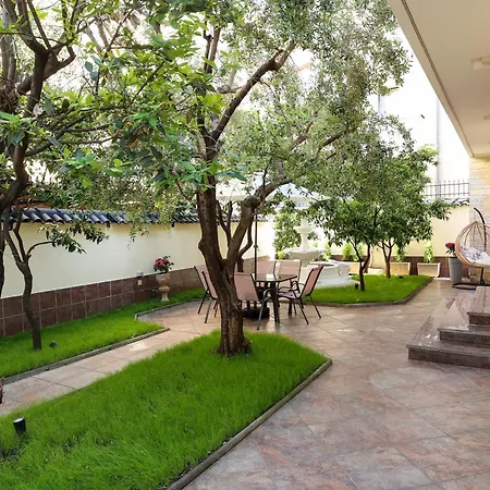 Private With Garden And Comfort - Close To Center טיראנה