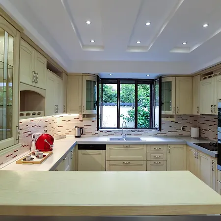 Villa Private With Garden And Comfort - Close To Center