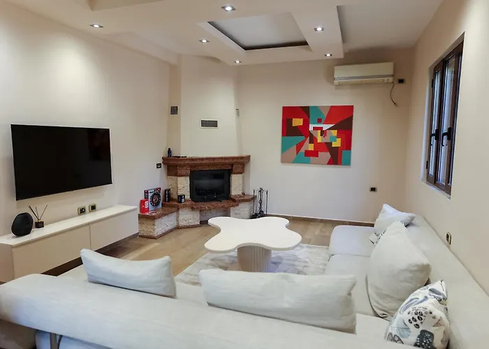 Private With Garden And Comfort - Close To Center טיראנה