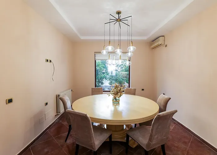Private With Garden And Comfort - Close To Center וילה טיראנה