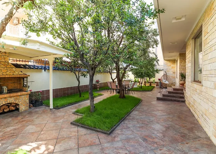 Private With Garden And Comfort - Close To Center וילה טיראנה