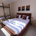 Private With Garden And Comfort - Close To Center Τίρανα