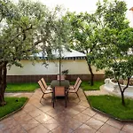Private With Garden And Comfort - Close To Center *